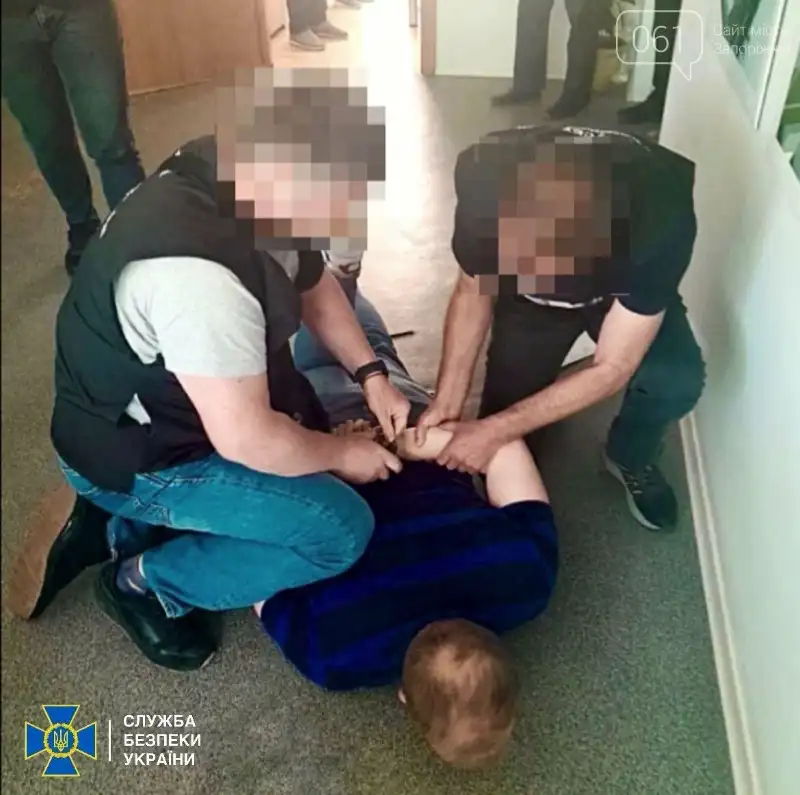 Хабар за місце під МАФ: у Запоріжжі затримали трьох посадовців мерії